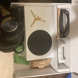 Xbox series S + Headset with All games